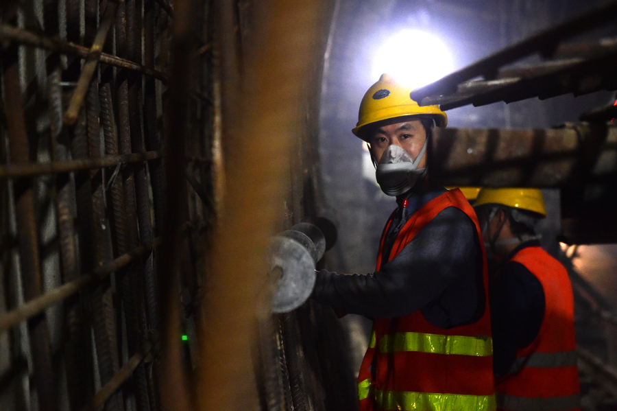 China's first undersea subway tunnel taking shape