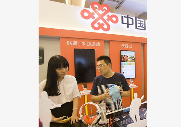 Unicom posts lower profit, sales