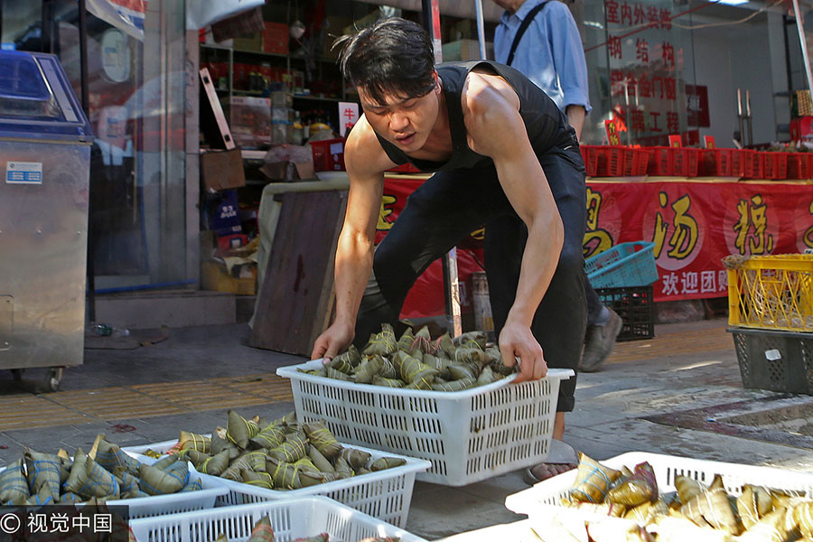 Live streaming boosts zongzi sales