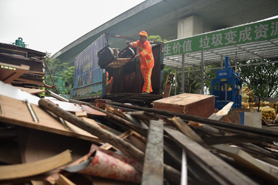 Garbage disposal in S China's Guangdong
