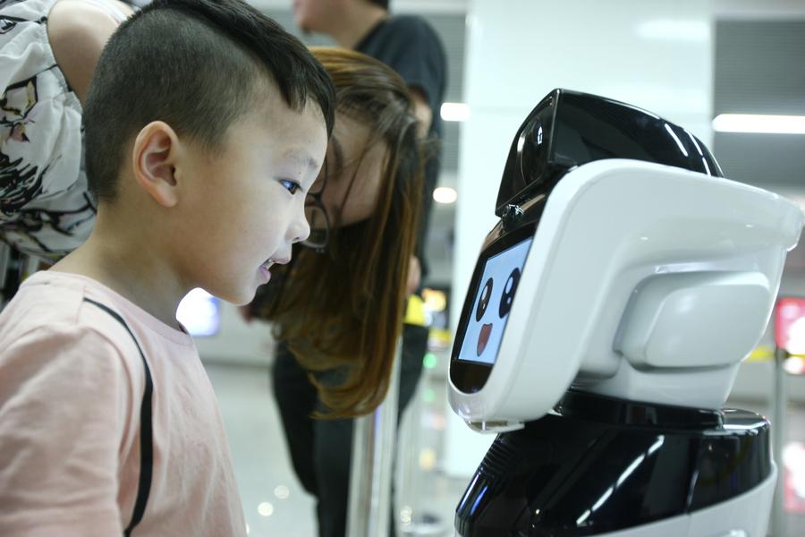 People interact with intelligent robot 'Xiaogui' in E China