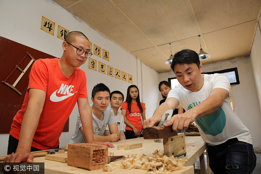 White-collar worker quits job to open DIY carpenter shop