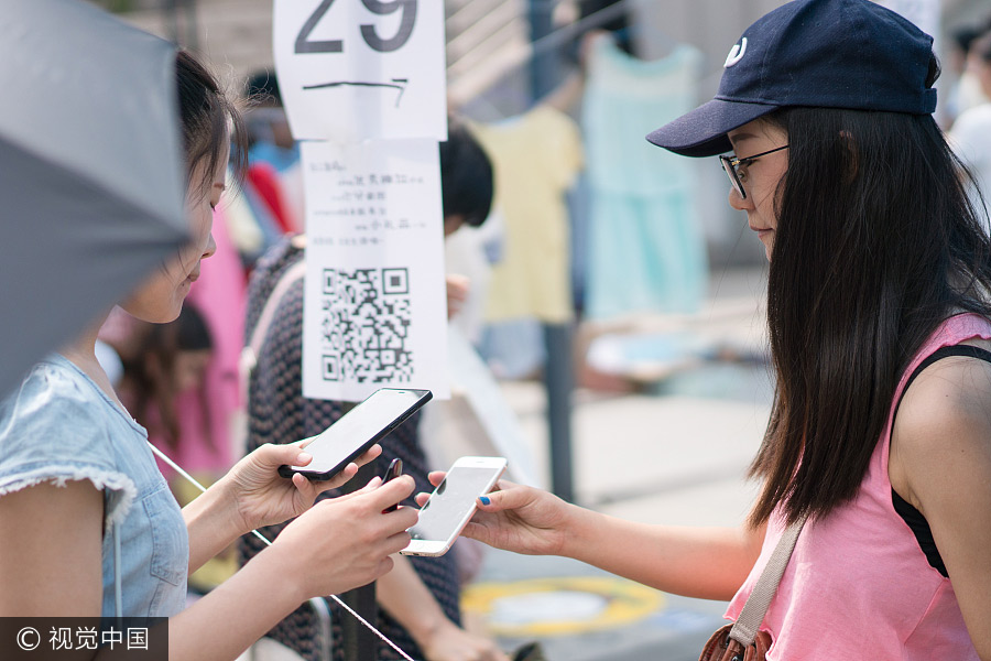 University flea markets popular during graduation season