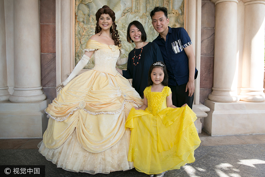 Shanghai father makes 100 dresses for daughter