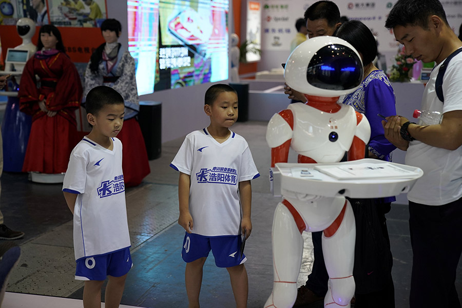 China's largest robot expo amazes in Shanghai