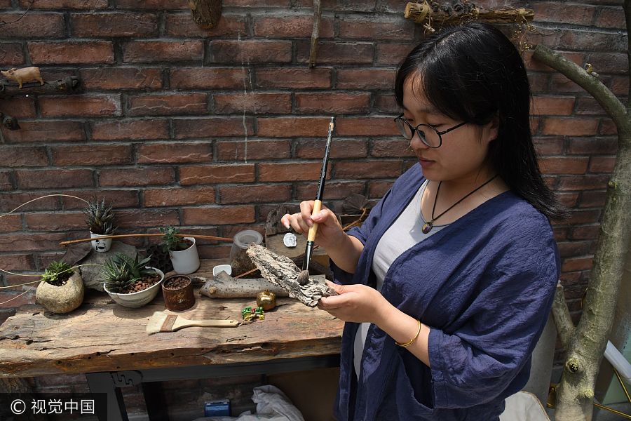 Jewelry maker brings nature closer to customers