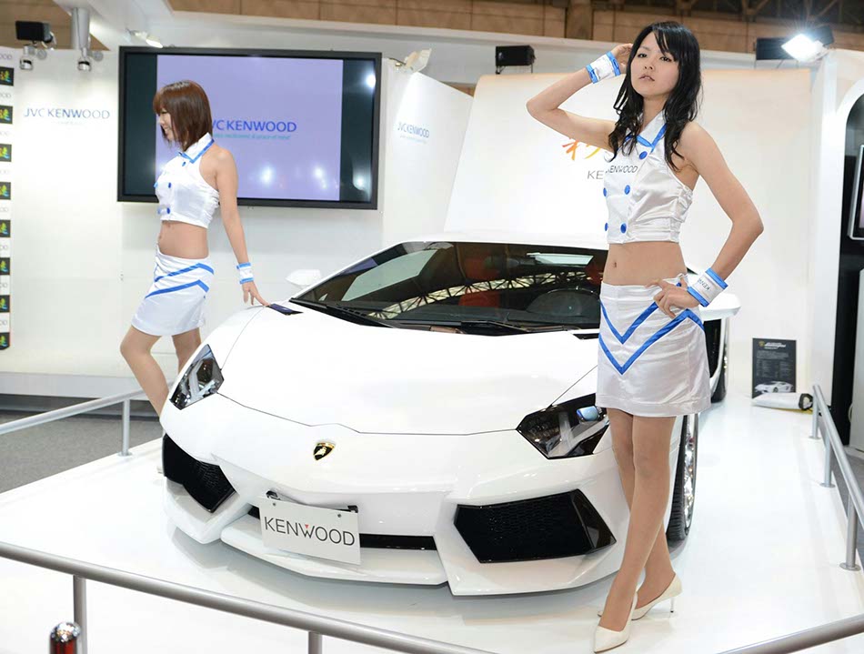 Models at Tokyo modified car show
