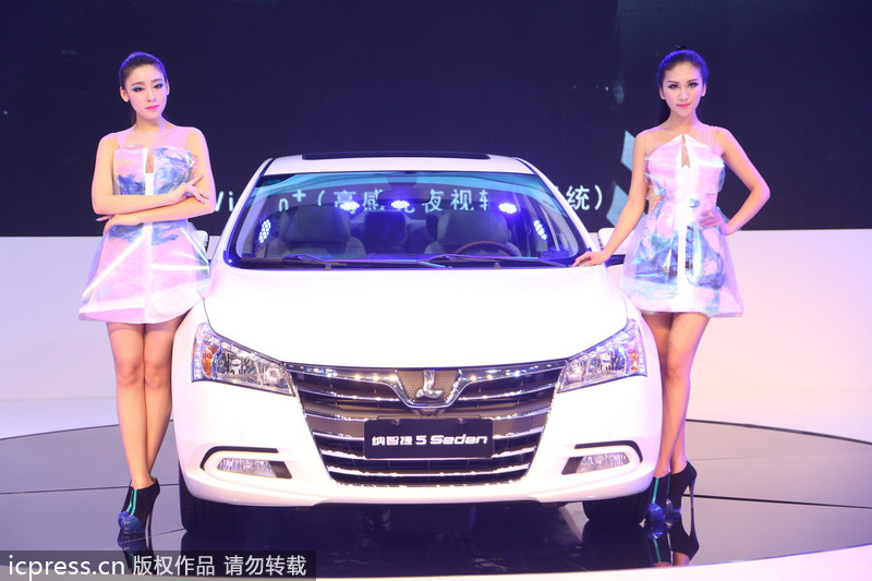 Hot models shining at Auto Guangzhou 2013