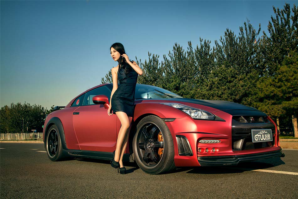 Model Wang Junyu with tuned-up Nissan GT-R