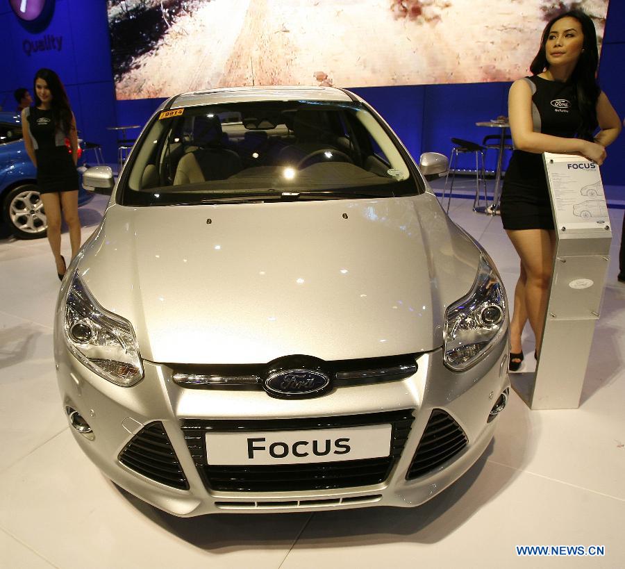 Cars, models at 10th Manila Intl Auto Show