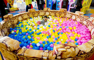 Cars with colorful cartoon drawings parade in Hangzhou