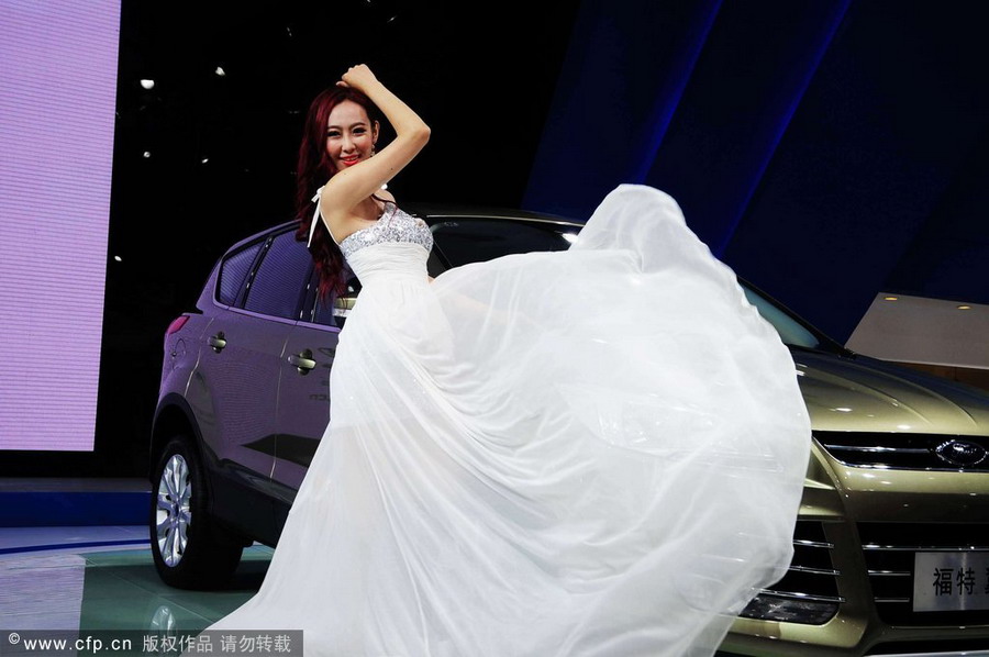 Car models shine at Qingdao auto show