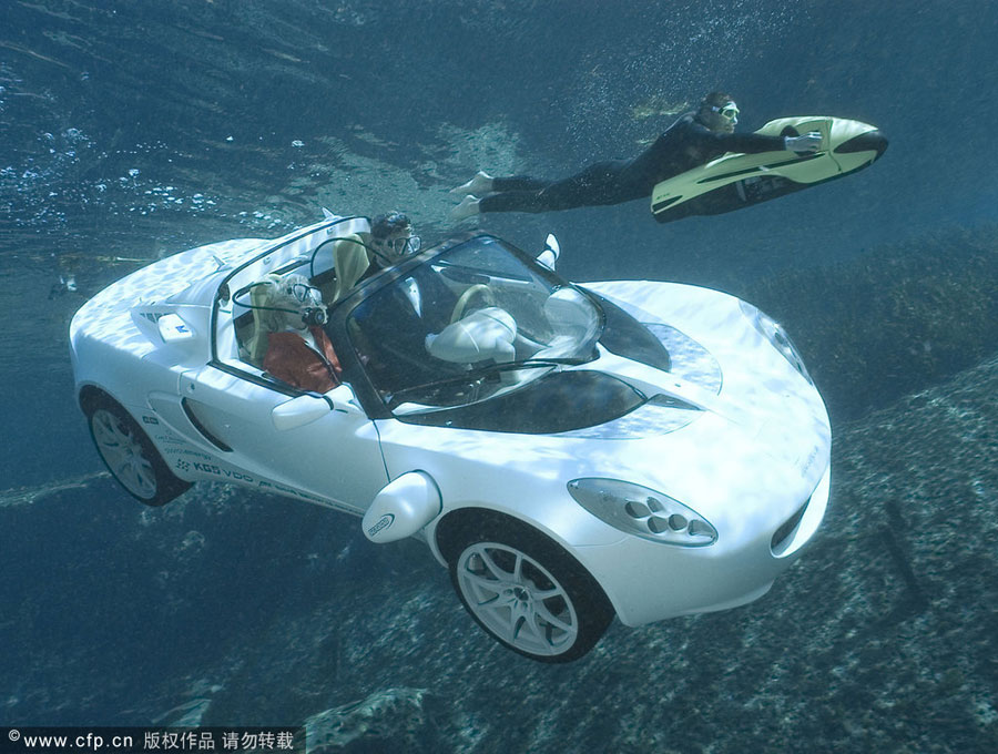 World's first truly functional underwater car