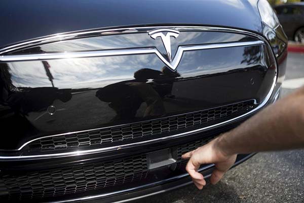 Tesla cars' auto-pilot technology suspected in crashes