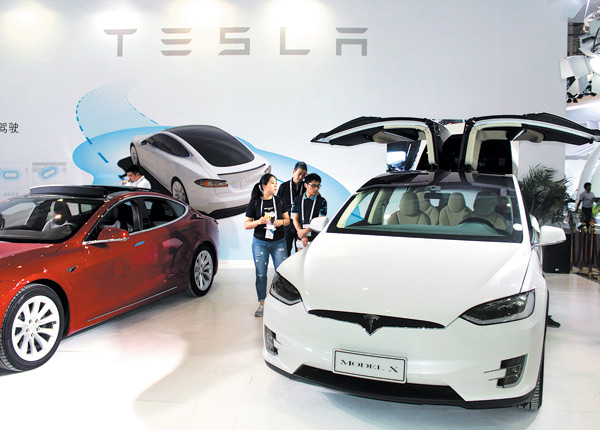 Tesla keeping model 3 steady as Musk to lose CFO, seek cash