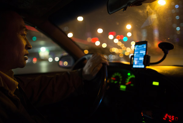 Taxi apps' battle remains white-hot in China