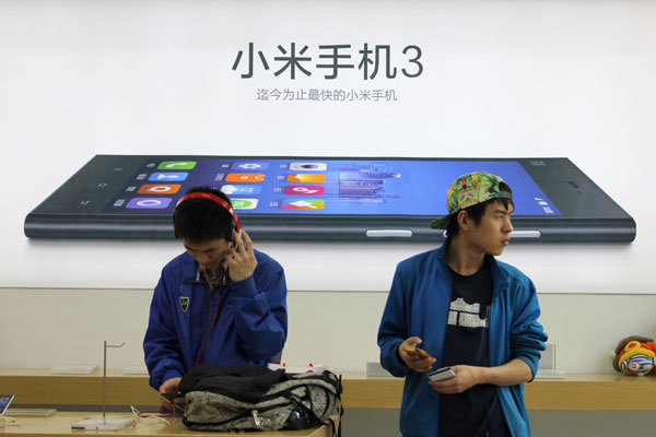 Smartphone maker Xiaomi woos buyers off mainland