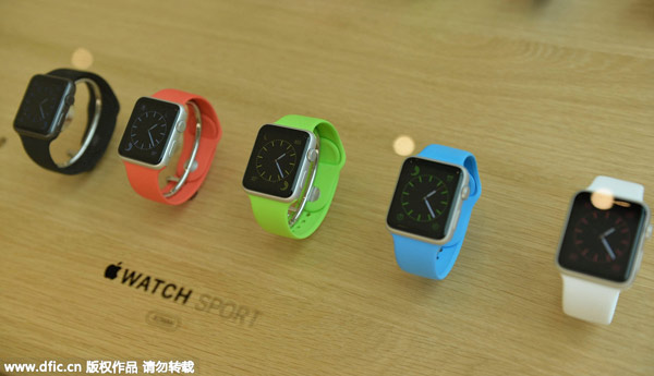 Fans queue to get their hands on Apple Watch