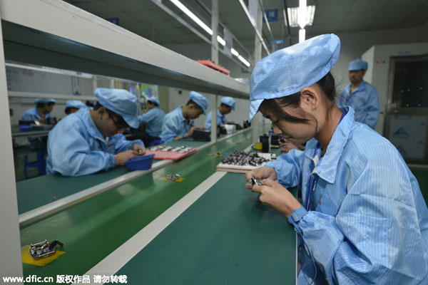 A look into Shenzhen smart watch assembly line