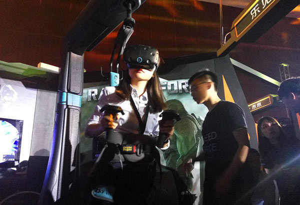 VR brings thrills, pressure to entertainment industry