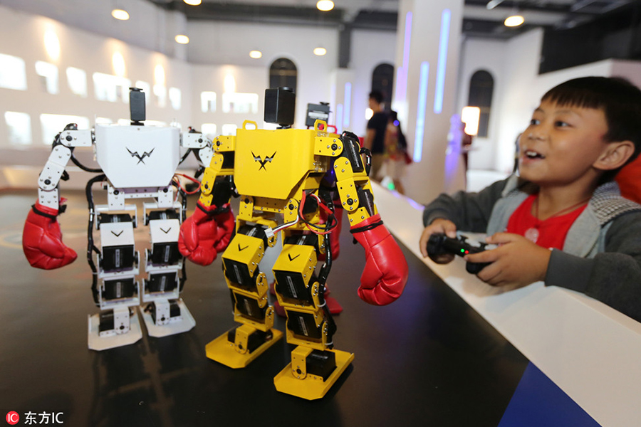 Robot-themed park attracts tech savvy tourists