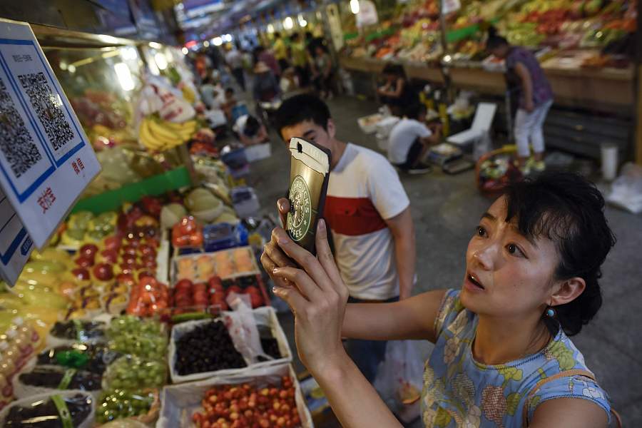 About 14% people carry no cash in China