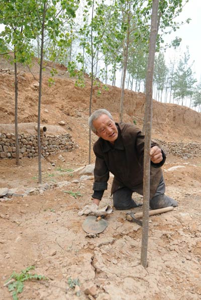 Legless man planted 3,000 trees in 10 yrs