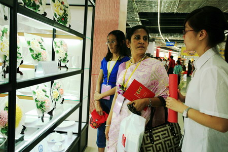 Trade: Ceramics expo opens in Zibo