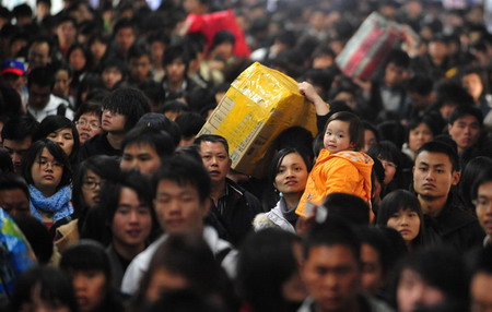 6,600 scalpers seized during festival travel rush