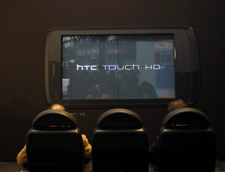 HTC sees mainland sales doubling, reaffirms outlook