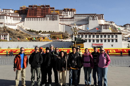 Crowds return to Tibetan sights