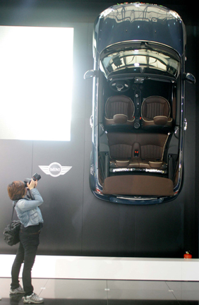 Global auto makers rev up in China