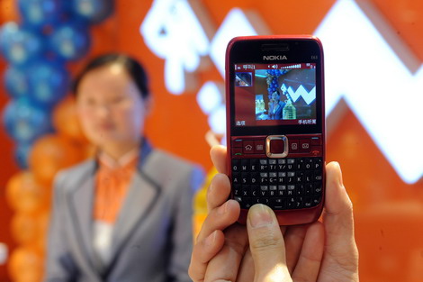 The competitive cell phone market begins to use SNS functions to increase sales