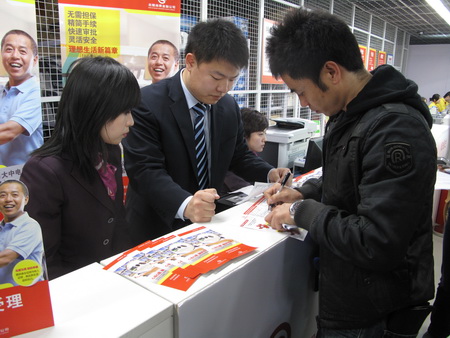 Customers' new installment way to go shopping