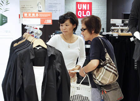 Fast Retailing forecasts profit dip