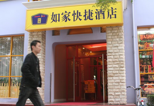 Home Inns eyes Shanghai stake