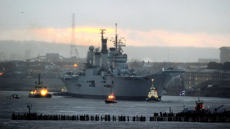 Jailed tycoon bids for aircraft carrier