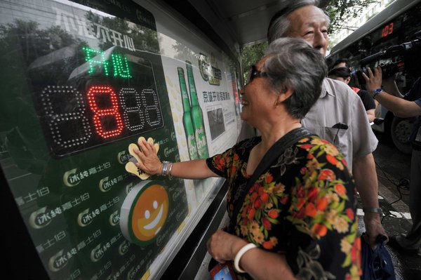 Bus stops, micro blog gauge Chinese happiness