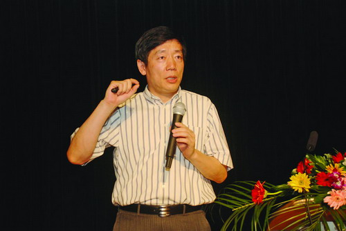 'Golden fingers' cultivate his career