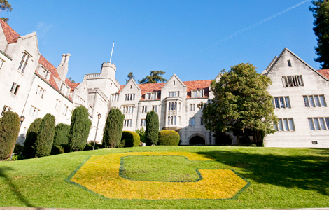US colleges chasing cash favor foreigners over Americans