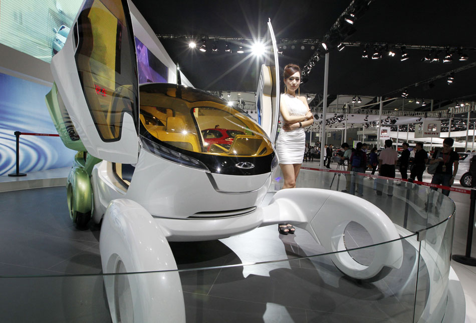 Models shine at Guangzhou auto show