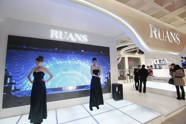 International Jewelry Fair kicks off in Beijing