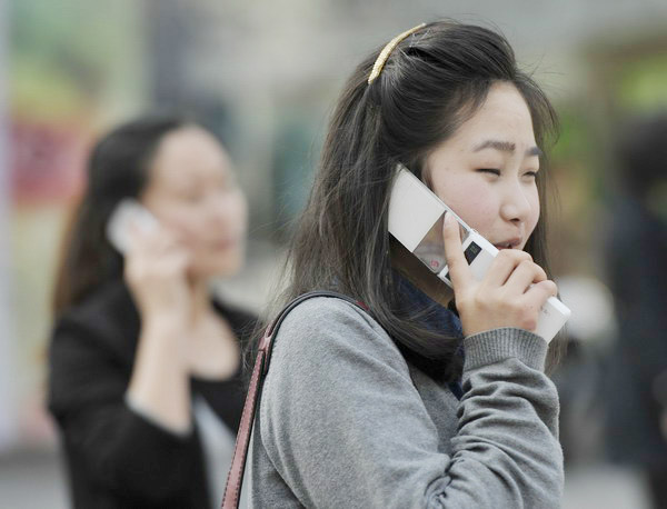 Global mobile brands find lines busy in China