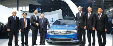 Daimler powers into Beijing show