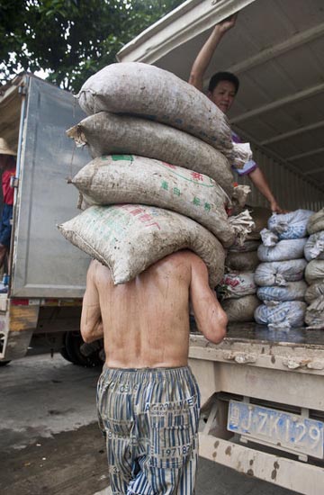 Freshwater snail sales hot for Guangdong fishermen