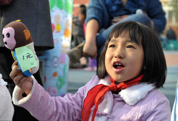 Pupils learn to trade at school flea market