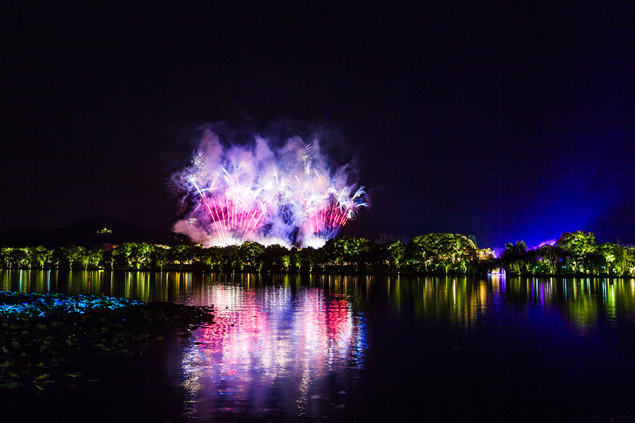 Fireworks light up West Lake in Hangzhou