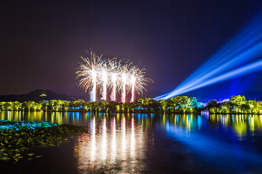 Fireworks light up West Lake in Hangzhou