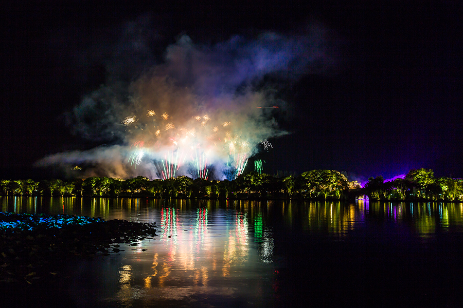 Fireworks light up West Lake in Hangzhou