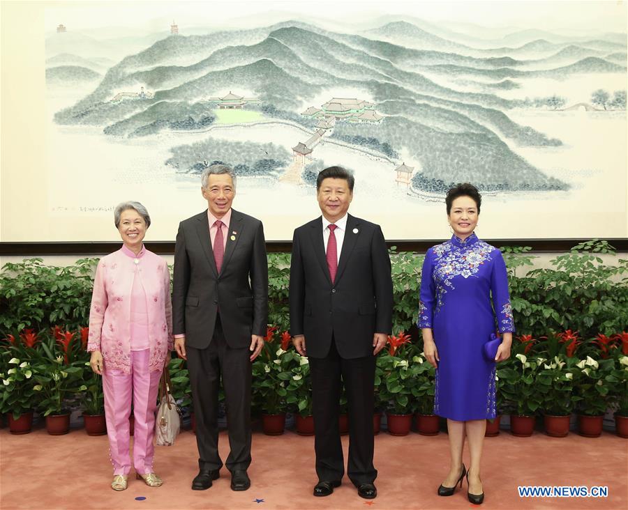 Xi Jinping, Peng Liyuan greet honored guests for G20 Summit before banquet